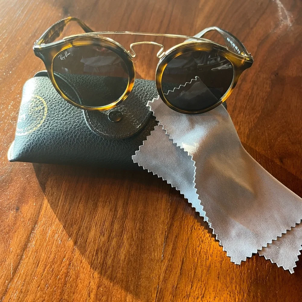 Ray-Ban Tortoiseshell sunglasses - Picture 5 of 5